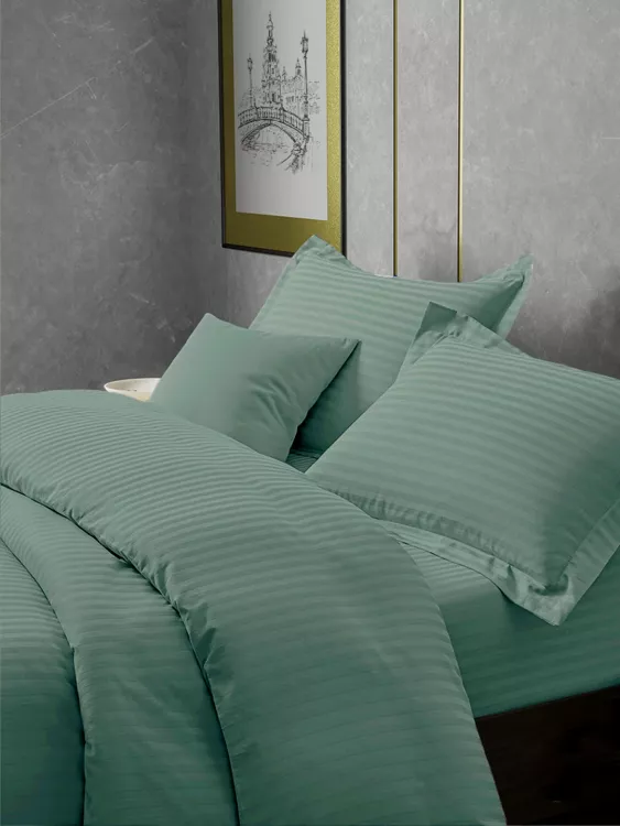 Постельное белье сатин страйп с простыней на резинке в подарочной упаковке - Аквамарин